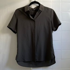 Uniqlo Gray Button Down